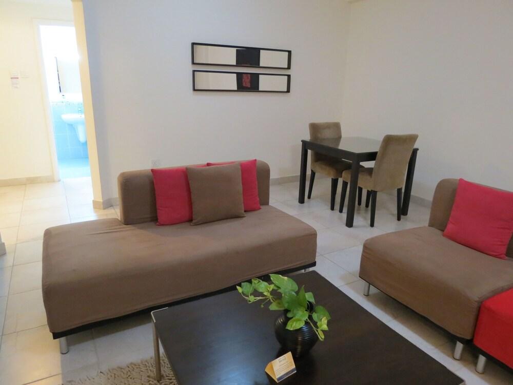 Midan Hotel Suites Muskat Bagian luar foto